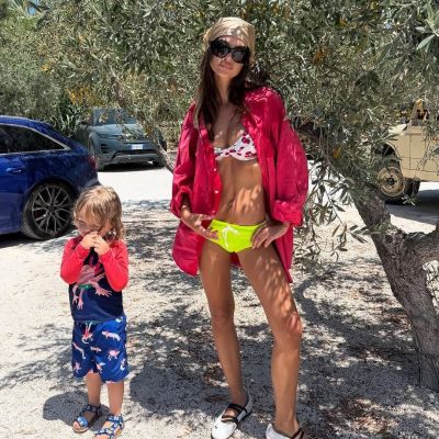 Το Instagram έκρινε την Emily Ratajkowski — και όχι για τον λόγο που νομίζεις