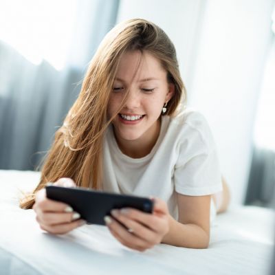 Ξεκούραση ή τεμπελιά; Τι συμβαίνει όταν οι έφηβοι σταματούν τα πάντα το καλοκαίρι