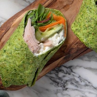 Σπιτικές τορτίγιες από σπανάκι με γαλοπούλα και τυρί cottage