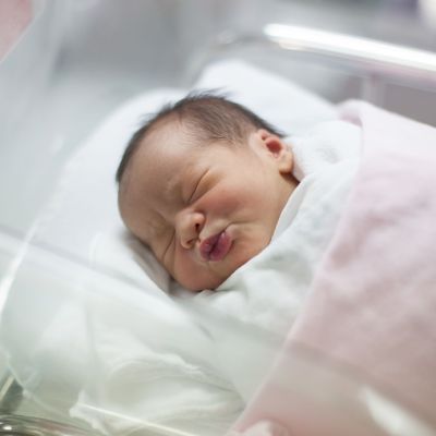 Γεννήθηκε μωρό από έμβρυο που παρέμενε κατεψυγμένο για 30 χρόνια