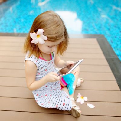 Το πώς επηρεάζει ο χρόνος μπροστά στην οθόνη τον παιδικό εγκέφαλο είναι πιο σύνθετο απ’ όσο φαίνεται