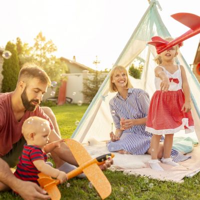 Οι γονείς επιστρατεύουν κάθε λύση για να κρατήσουν τα παιδιά απασχολημένα στις καλοκαιρινές διακοπές