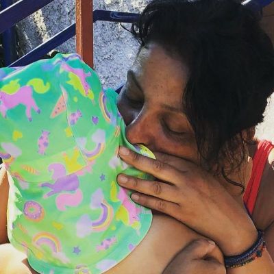 «Πληρότητα»: Η τρυφερή καλοκαιρινή ανάρτηση της Βασιλικής Ανδρίτσου για την κόρη της