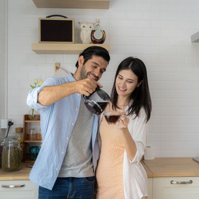 Προσπαθείτε να κάνετε παιδί; Δείτε γιατί πρέπει να περιορίσετε τον καφέ και οι δύο