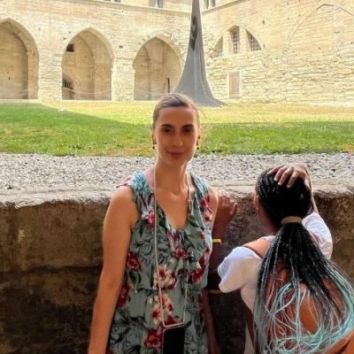 Η Βίκυ Βολιώτη μας θυμίζει γιατί το χωριό είναι το καλύτερο μέρος διακοπών με τα παιδιά το καλοκαίρι