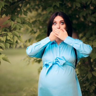 Καούρες στην εγκυμοσύνη: 5 φυσικοί τρόποι να τις ξεπεράσετε