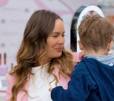 Ανίτα Μπραντ: Οι γιοι της κατασκευάζουν πλανήτες και ανακαλύπτουν το σύμπαν