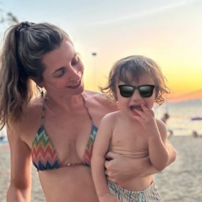 Η Βασιλική Τρουφάκου μας εύχεται για τον Δεκαπενταύγουστο με τις πιο γλυκιές φωτογραφίες