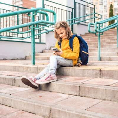 Περισσότερα παιδιά μιλούν με AI φίλους – Τι πρέπει να ξέρουν οι γονείς