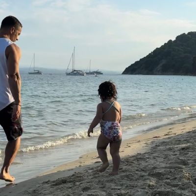 Μπαμπάς και κόρη: Οι καλοκαιρινές στιγμές του Γιώργου Αγγελόπουλου με την Ουρανία – Μαρία