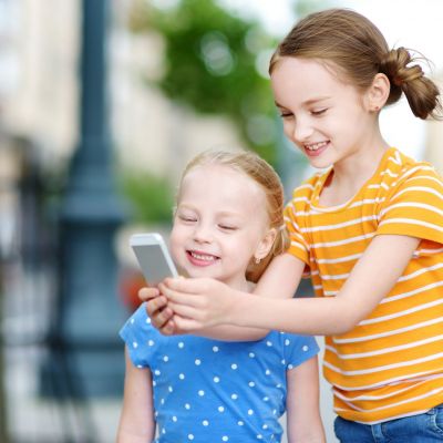 Οθόνες και παιδιά: Πώς επηρεάζουν την όραση και τον εγκέφαλό τους;- Τι μπορούν να κάνουν οι γονείς