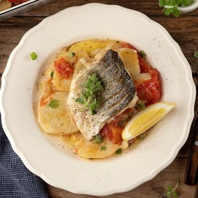 Λαβράκι πλακί: Μια καλοκαιρινή συνταγή του Άκη που σίγουρα θα σας αρέσει