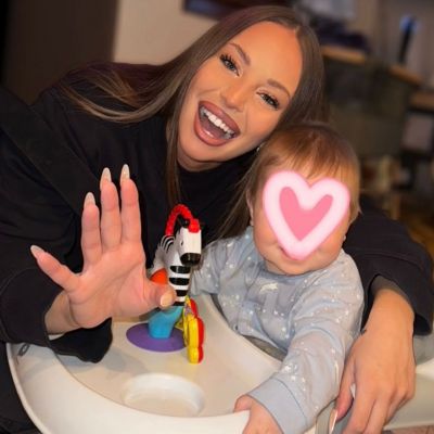 Η Ανδρομάχη τραγουδά με τον μπεμπάκο της και το διαδίκτυο λιώνει