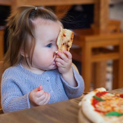 Τα πρότυπα διατροφής για μωρά γίνονται πιο υγιεινά - Τι αλλάζει;