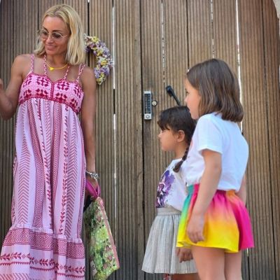 Η Βασιλική Μιλλούση αποχαιρετά το καλοκαίρι με τις πιο γλυκές οικογενειακές φωτογραφίες