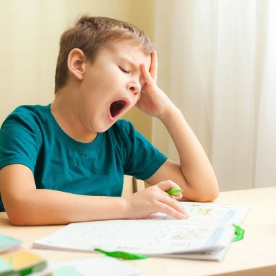 Πώς μπορώ να βοηθήσω το παιδί μου να συγκεντρώνεται καλύτερα στα μαθήματα;