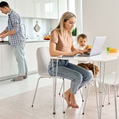 Πώς η επιστροφή στο σχολείο επηρεάζει ψυχικά τις μαμάδες;