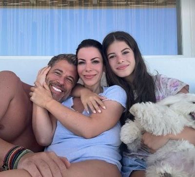 Χάρης Βαρθακούρης: Η selfie με την Αντελίνα και την κόρη τους πριν το τέλος των διακοπών