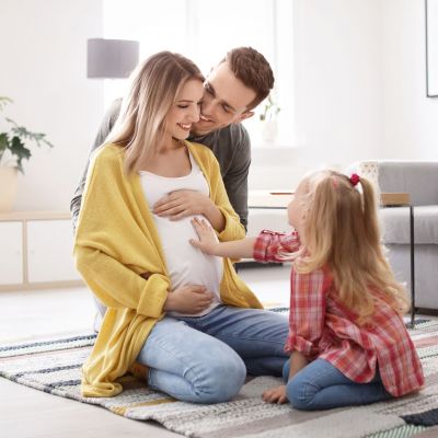 Πώς να πείτε στα παιδιά σας ότι είστε έγκυος – Ο απόλυτος οδηγός ανά ηλικία