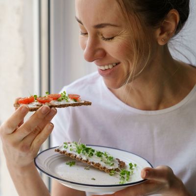 8 τροφές που καλό είναι να τρώτε περισσότερο μετά τα 40, σύμφωνα με διαιτολόγους