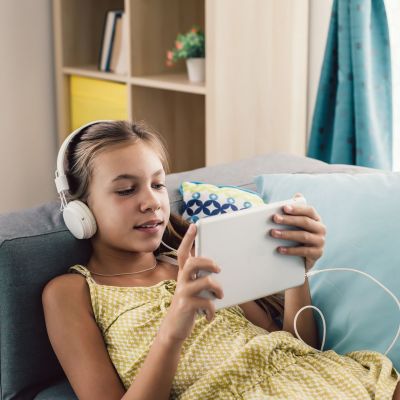 Τα AI-Generated παιδικά βίντεο κατακλύζουν το YouTube -Τι πρέπει να ξέρουν οι γονείς