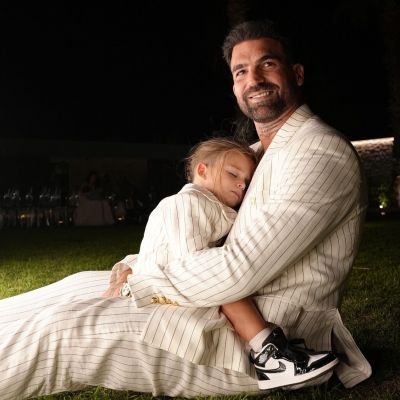 Δημήτρης Αλεξάνδρου: Όταν η πατρική αγκαλιά γίνεται το ασφαλές καταφύγιο του παιδιού