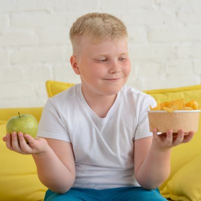 Γονείς προσοχή: Τα ποσοστά παιδικής παχυσαρκίας ξεπέρασαν εκείνα του υποσιτισμού για πρώτη φορά