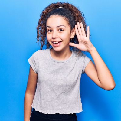 Τεστ ακοής σε παιδιά: Κάθε πότε χρειάζεται να γίνεται και τι πρέπει να προσέχουν οι γονείς;