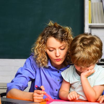 Προβλήματα σχολικής απόδοσης: Τι να κάνετε αν το παιδί σας υστερεί στο σχολείο