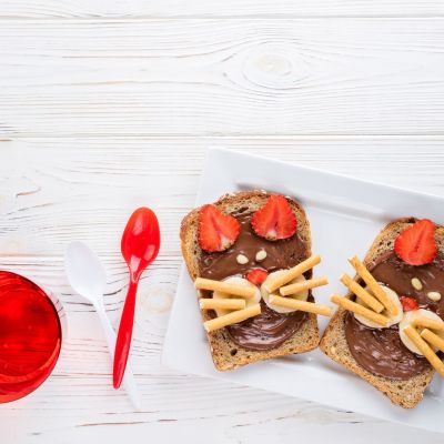 Φέτες του τοστ - γατούλες με πραλίνα και φρούτα