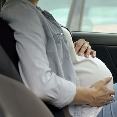 Συγκινητικό βίντεο: Η ΕΛ.ΑΣ. βοήθησε μια μαμά που γεννούσε να φτάσει έγκαιρα στο μαιευτήριο