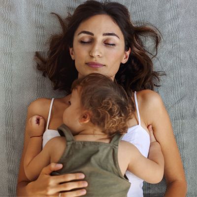 Έχετε νιώσει ποτέ ότι δεν αντέχετε άλλο τις αγκαλιές και τα χάδια;