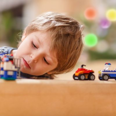 Πώς να μεγαλώσετε ένα εσωστρεφές παιδί με αυτοπεποίθηση