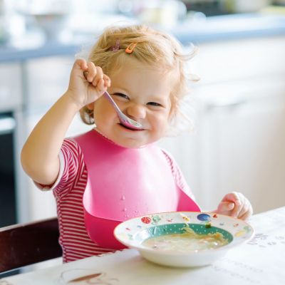 13 tips για να κάνετε τα παιδιά σας να δοκιμάσουν νέες τροφές