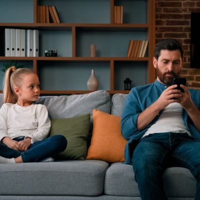 Πώς η προσοχή μας διαμορφώνει την αυτοεκτίμηση του παιδιού