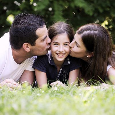 9 συνήθειες γονιών που μεγαλώνουν παιδιά με εξαιρετικές κοινωνικές δεξιότητες