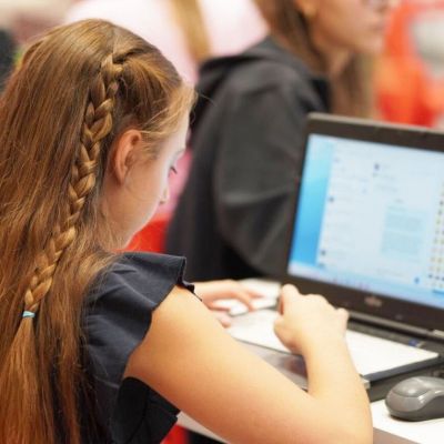 Το Code Like a Girl της Vodafone διαμορφώνει τις code experts του μέλλοντος για 9η χρονιά