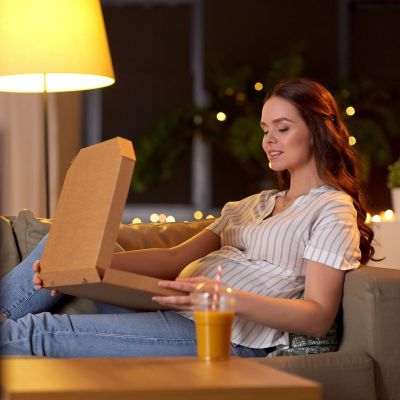 Φαγητό απ' έξω στην εγκυμοσύνη; 10 υγιεινά tips για να φας χωρίς ενοχές