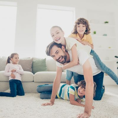 Παιδιά που λένε πάντα «ναι» σε όλους: Πώς να τα βοηθήσουμε να γίνουν ευτυχισμένοι ενήλικες