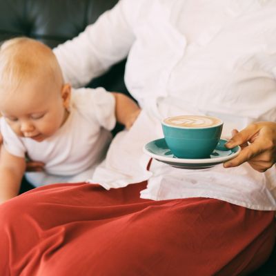 Το λέει και το Harvard: Μαμά, ο καφές σου σε βοηθά να είσαι υγιής μεγαλώνοντας