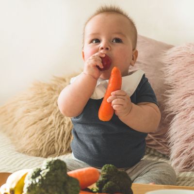 Πώς θα ξέρεις ότι το μωρό σου είναι έτοιμο να ξεκινήσει τις στερεές τροφές