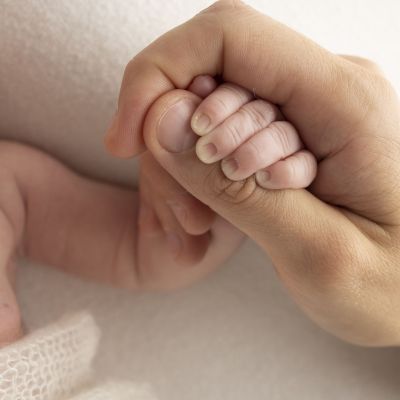 C-tactile: Το απαλό άγγιγμα που ηρεμεί και ενισχύει τα πρόωρα βρέφη