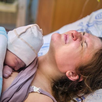 Ξεχνάμε πραγματικά τον πόνο του τοκετού;