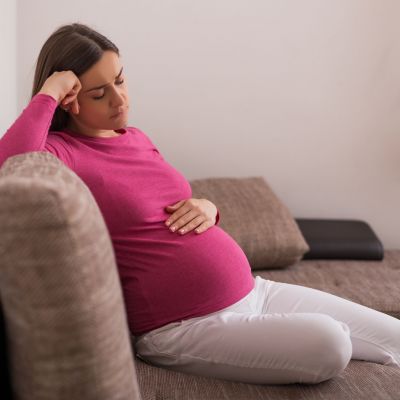 Ποια σημάδια μαρτυρούν ότι η επιλόχειος κατάθλιψη ξεκινά από την εγκυμοσύνη; Τι λέει η επιστήμη