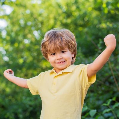 Τι χρειάζονται περισσότερο τα αγόρια σχολικής ηλικίας από τους γονείς τους