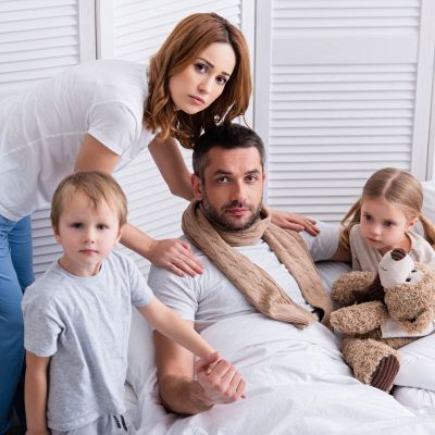 Πώς να παραμείνετε υγιείς όταν το παιδί σας (και όλοι οι άλλοι) είναι άρρωστοι, σύμφωνα με ειδικούς