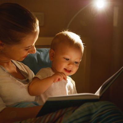 Επιστήμονες ανακάλυψαν πως κατά την ανάγνωση ο εγκέφαλος γονιού και μωρού συγχρονίζεται