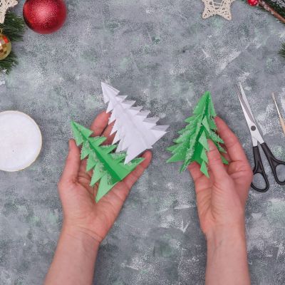 Χριστουγεννιάτικο δέντρο: Μια χειροτεχνία που θα ξετρελάνει τα παιδιά (vid)