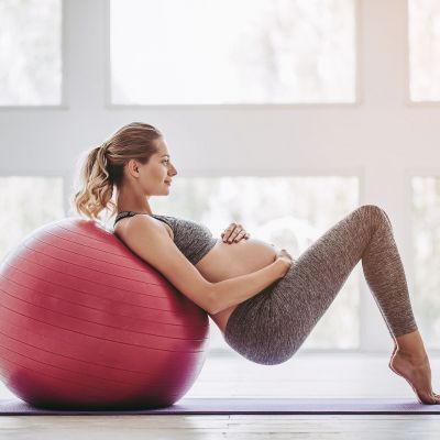 Το 20λεπτο workout που θα σε γεμίσει δύναμη και αυτοπεποίθηση στην εγκυμοσύνη