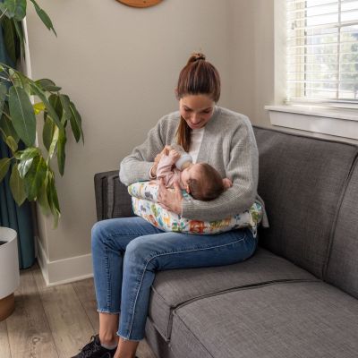 Θηλασμός με άνεση: Όλα όσα χρειάζεται μια νέα μαμά